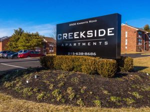 Side view of Creekside Apartments road sign