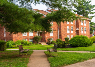 Landscaped exterior of residential buildings at Creekside