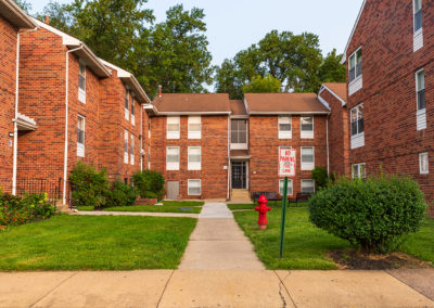 Exterior of Creekside Apartments