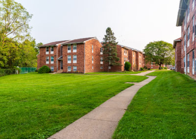 Creekside Apartments exterior with expertly manicured lawns