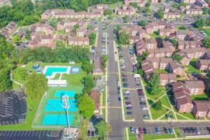 Aerial view of the large apartment complex at Creekside Apartments with outdoor recreation and parking options